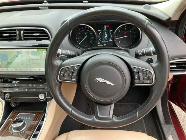 Jaguar XE 2017 7296633-3