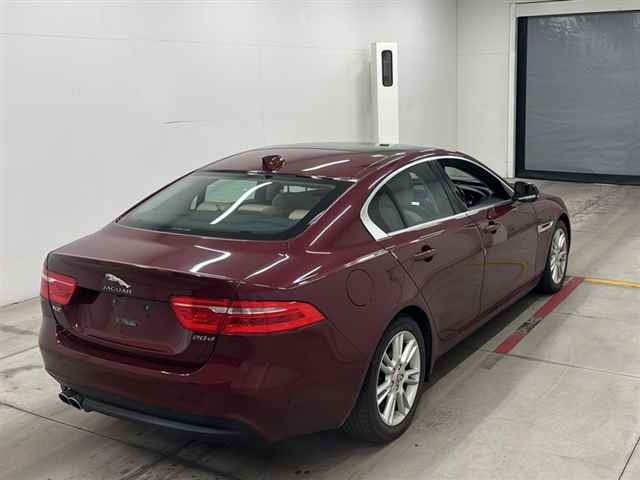 Jaguar XE 2017 7296633-5
