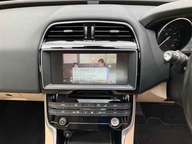 Jaguar XE 2017 7296633-6