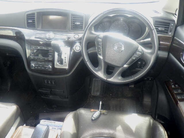 Nissan ELGRAND 2012 7303284-3