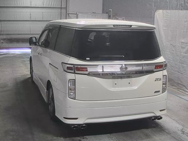 Nissan ELGRAND 2013 7303384-8