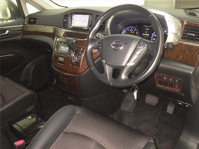 Nissan ELGRAND 2015 7304363-3