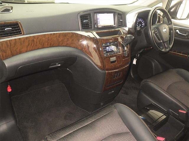 Nissan ELGRAND 2015 7304363-4