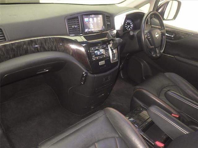 Nissan ELGRAND 2014 7304375-4