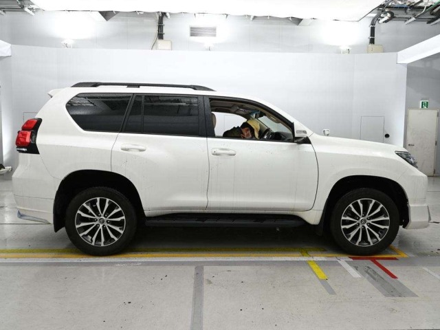 Toyota LAND CRUISER PRADO 2021 7307409-3