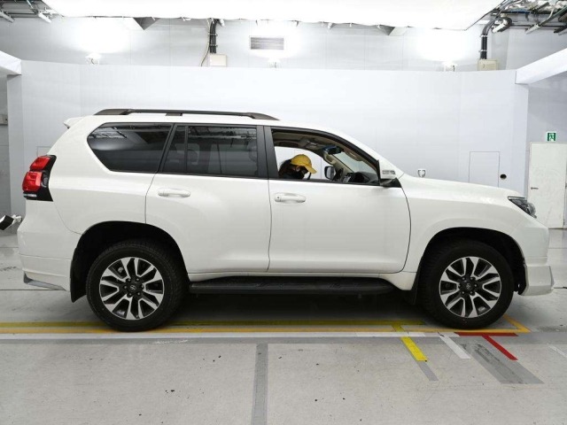 Toyota LAND CRUISER PRADO 2023 7308204-3