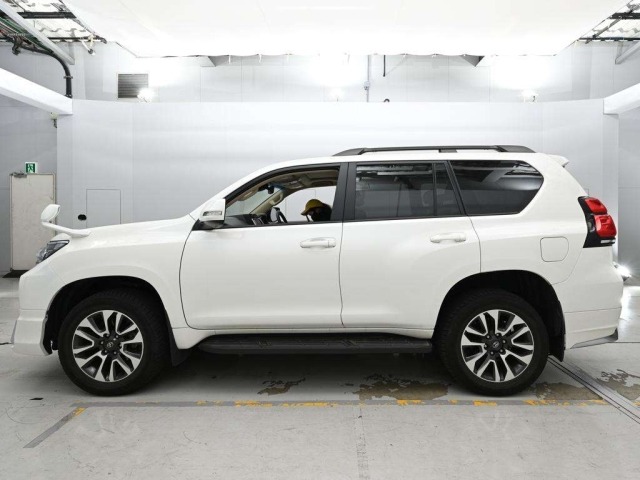 Toyota LAND CRUISER PRADO 2023 7308204-4