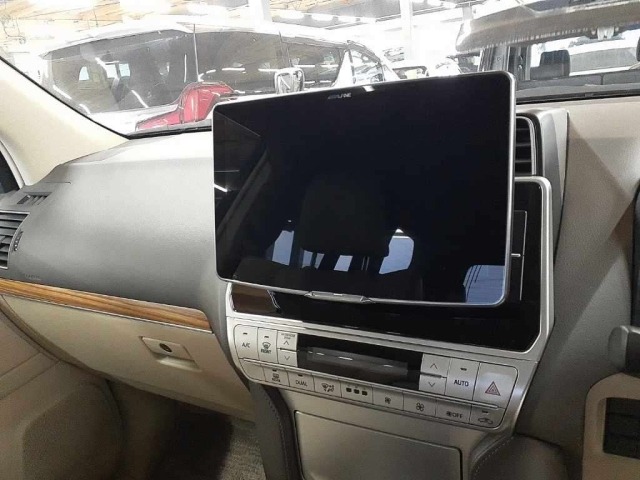 Toyota LAND CRUISER PRADO 2023 7308286-12