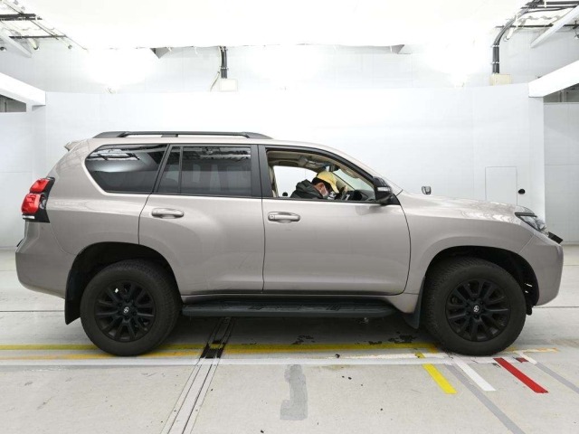 Toyota LAND CRUISER PRADO 2023 7308286-3