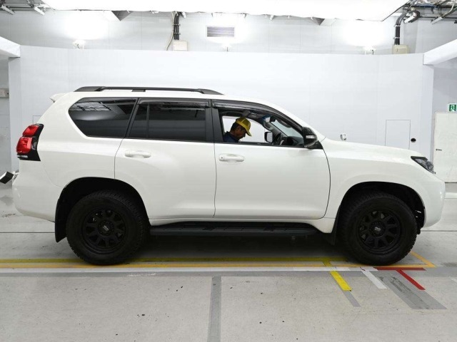 Toyota LAND CRUISER PRADO 2023 7308330-3