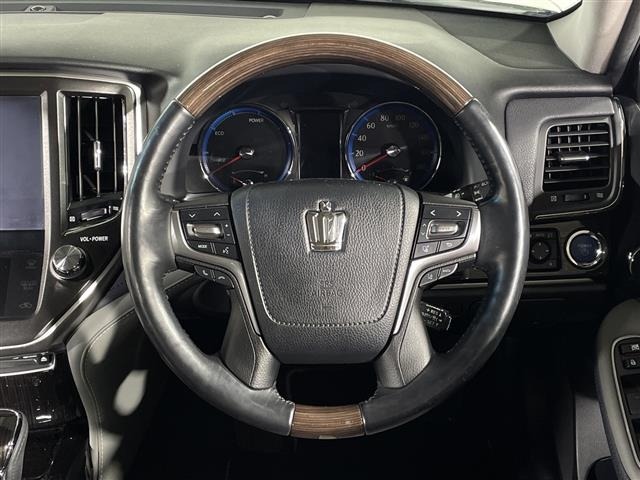 Toyota CROWN 2016 7317093-23