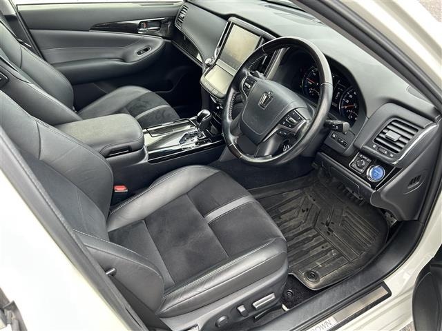 Toyota CROWN 2017 7317937-12