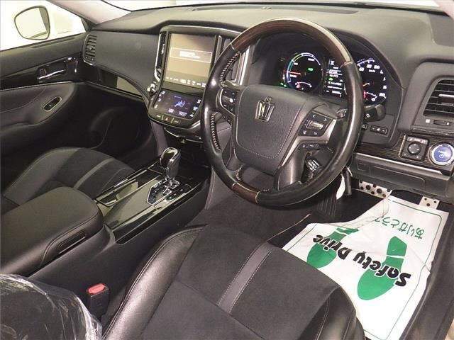 Toyota CROWN 2017 7354779-3