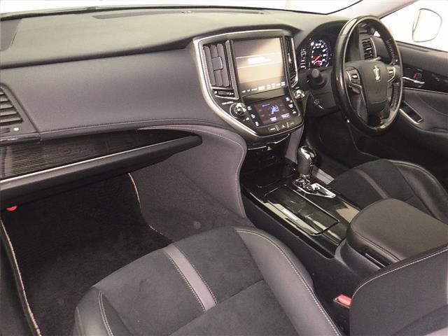 Toyota CROWN 2017 7354779-4