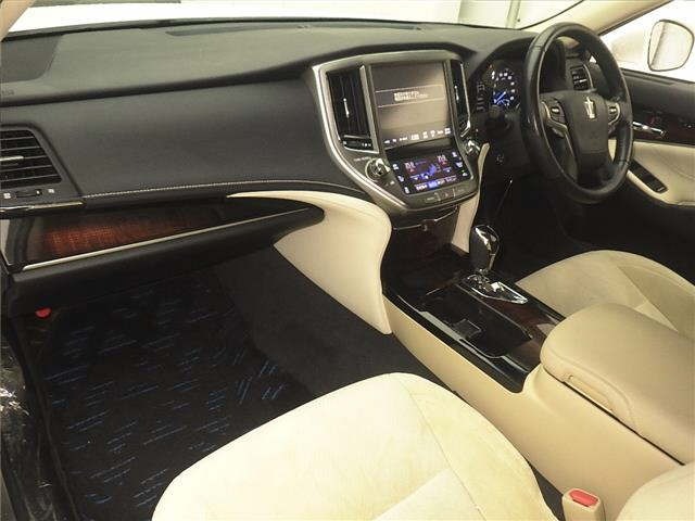 Toyota CROWN 2017 7354780-4