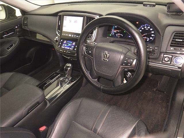 Toyota CROWN 2014 7354823-3