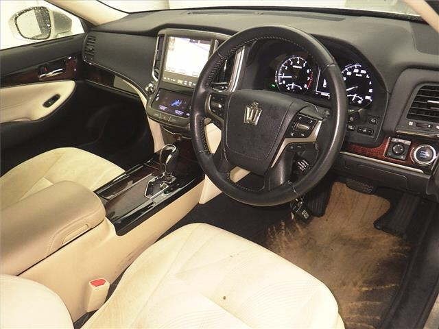 Toyota CROWN 2017 7354826-3