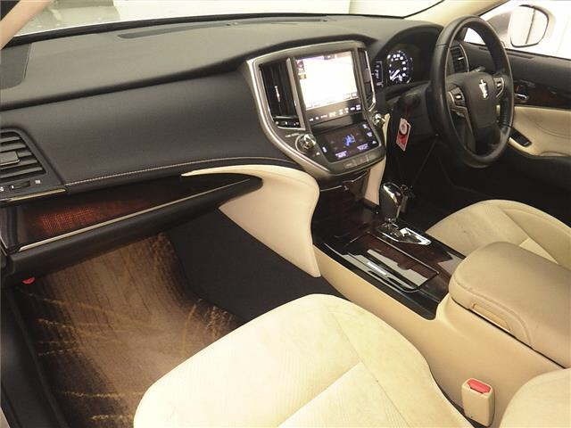 Toyota CROWN 2017 7354826-4