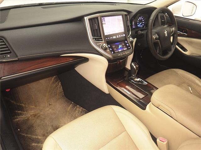 Toyota CROWN 2013 7354837-4