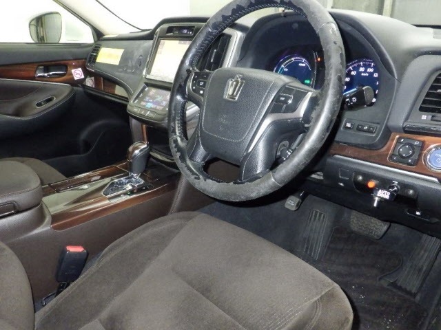 Toyota CROWN 2015 7355009-3