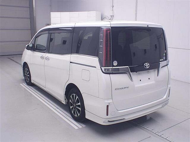 Toyota ESQUIRE 2017 7353641-1
