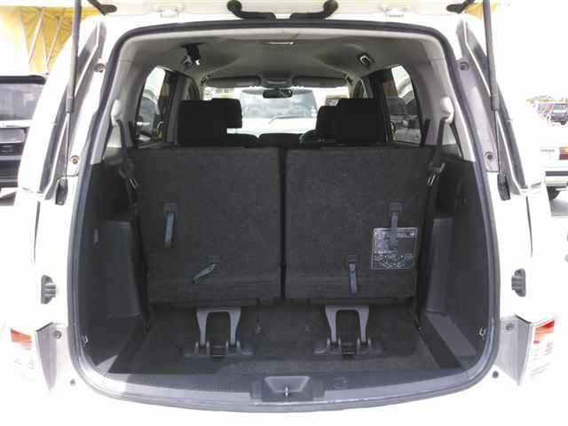 Toyota ISIS 2013 7347129-10