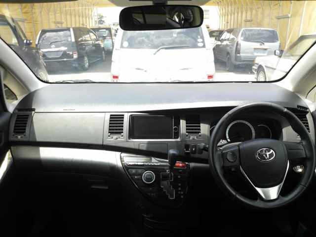 Toyota ISIS 2013 7347129-8