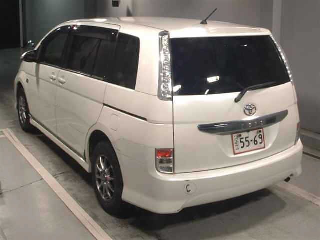 Toyota ISIS 2014 7347165-1