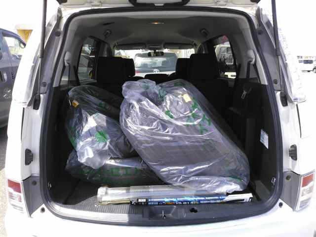 Toyota ISIS 2014 7347165-10