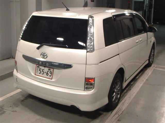 Toyota ISIS 2014 7347165-5