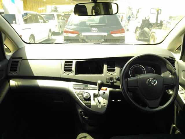 Toyota ISIS 2014 7347165-8