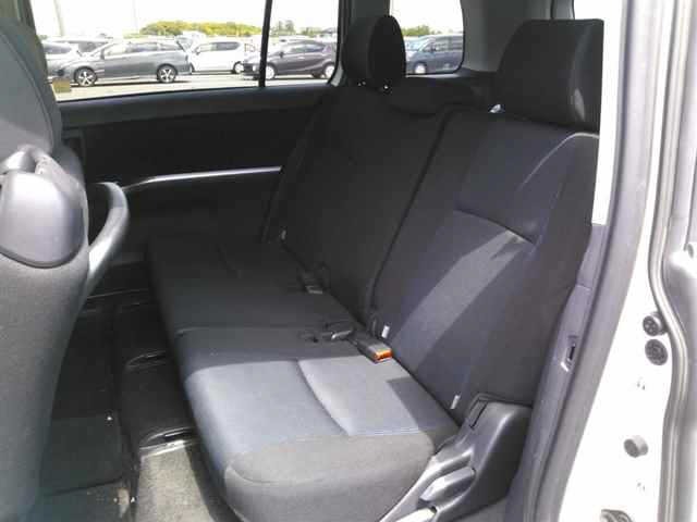 Toyota ISIS 2014 7347165-9