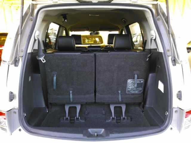 Toyota ISIS 2013 7347169-10