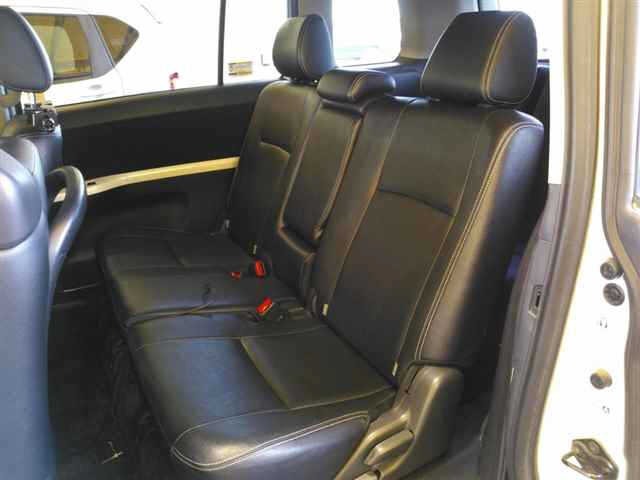 Toyota ISIS 2013 7347169-9