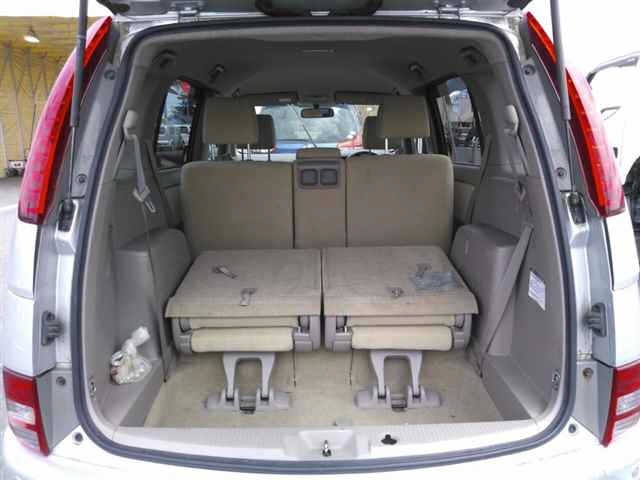 Toyota ISIS 2005 7347187-10