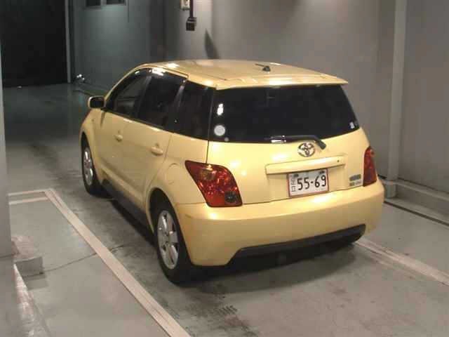 Toyota IST 2003 7354250-1