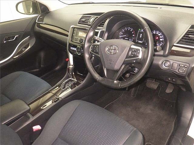 Toyota PREMIO 2019 7347377-3