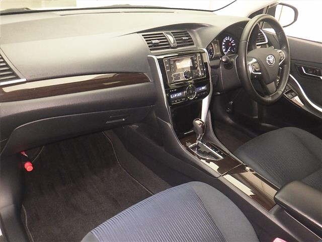Toyota PREMIO 2019 7347377-4