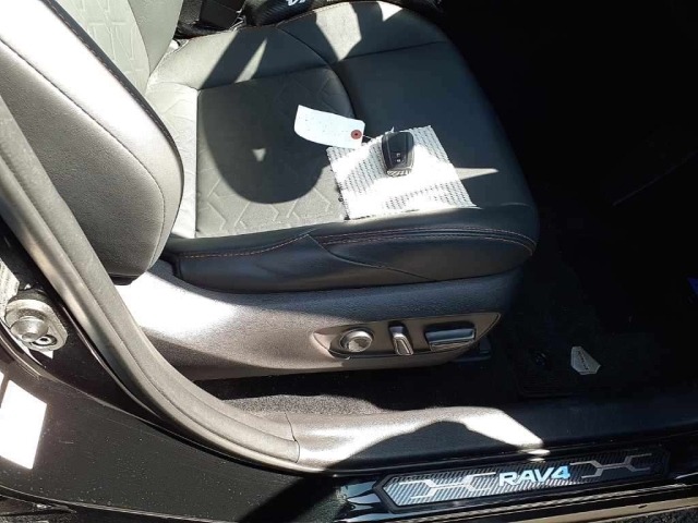 Toyota RAV4 2021 7356564-10
