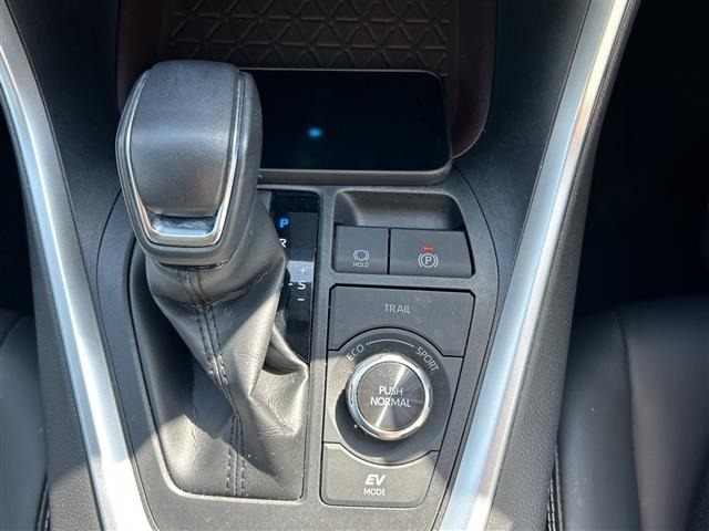 Toyota RAV4 2021 7360837-10