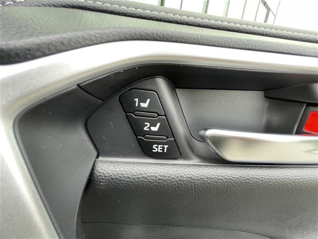 Toyota RAV4 2021 7360901-9