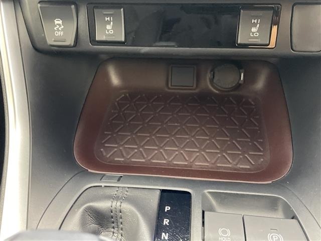 Toyota RAV4 2021 7360914-6