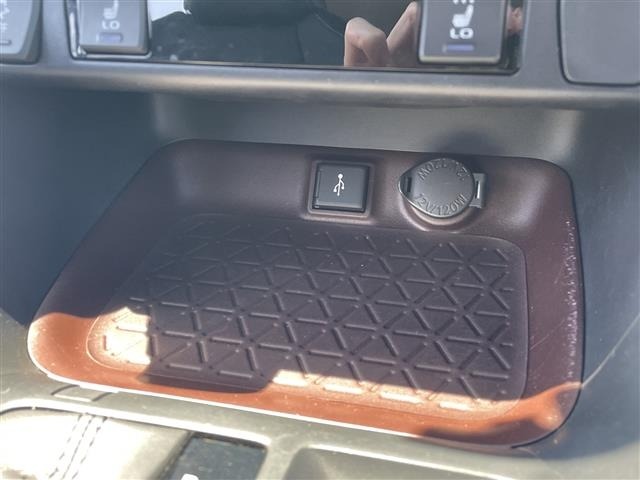 Toyota RAV4 2021 7360972-12
