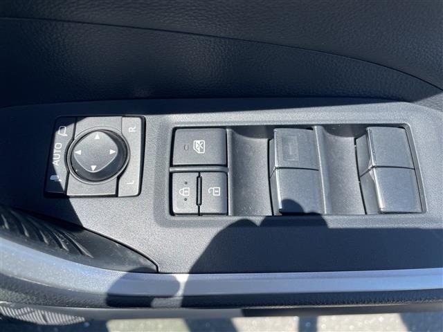 Toyota RAV4 2021 7360972-6