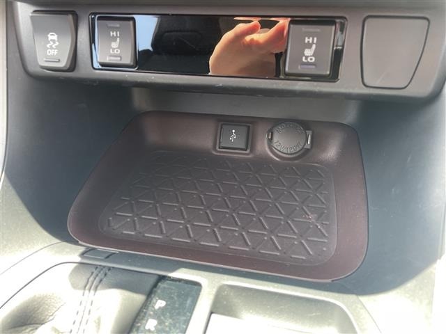 Toyota RAV4 2021 7360980-12