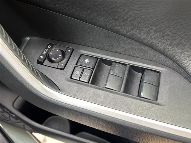 Toyota RAV4 2022 7360991-6
