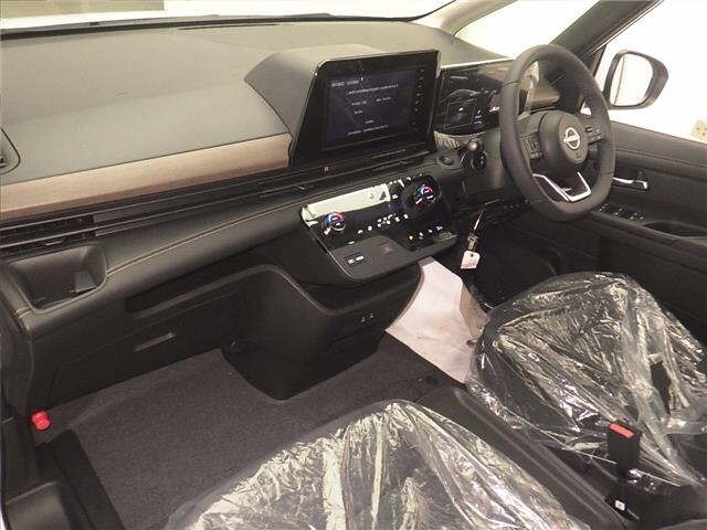 Nissan SERENA 2026 7355674-4