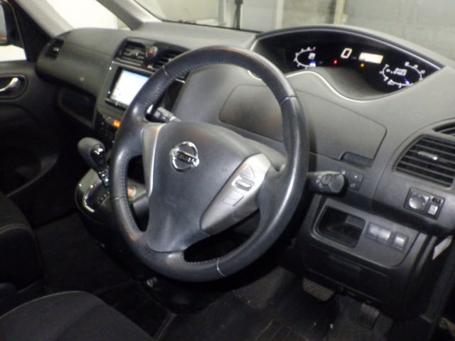 Nissan SERENA 2011 7356001-3