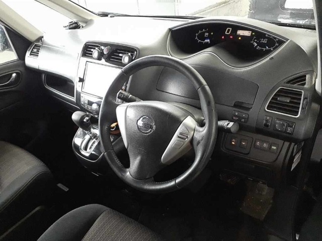 Nissan SERENA 2014 7356105-7