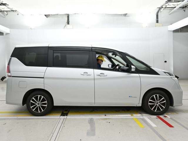 Nissan SERENA 2017 7356210-3